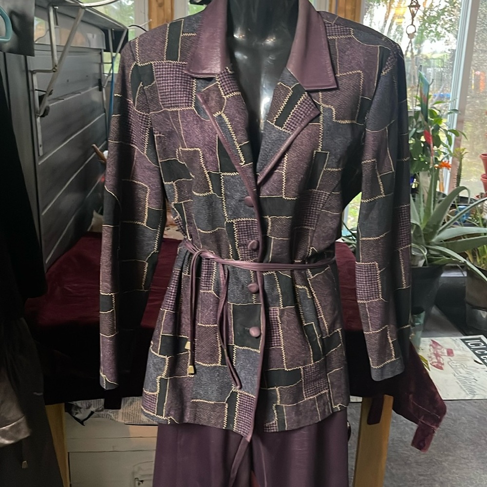 Farouche suit